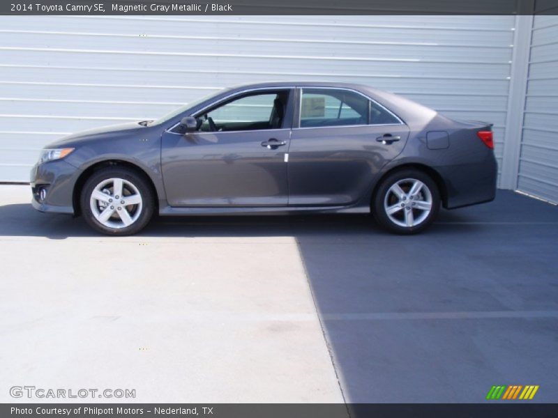 Magnetic Gray Metallic / Black 2014 Toyota Camry SE