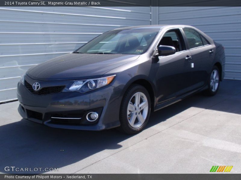 Magnetic Gray Metallic / Black 2014 Toyota Camry SE