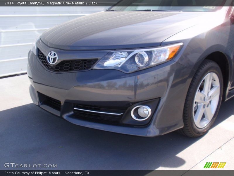 Magnetic Gray Metallic / Black 2014 Toyota Camry SE