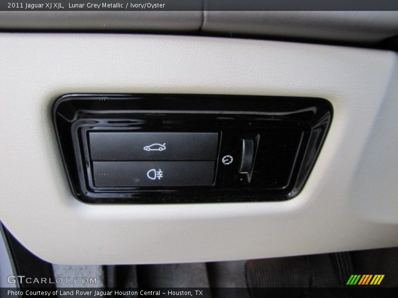 Lunar Grey Metallic / Ivory/Oyster 2011 Jaguar XJ XJL