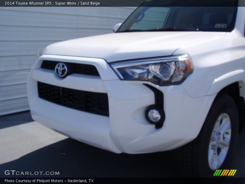Super White / Sand Beige 2014 Toyota 4Runner SR5