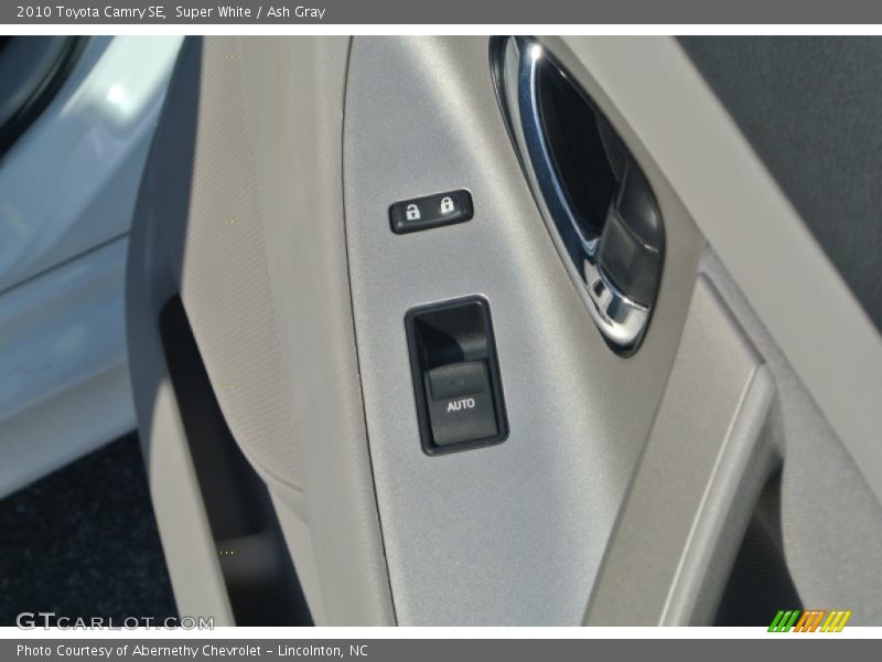 Super White / Ash Gray 2010 Toyota Camry SE
