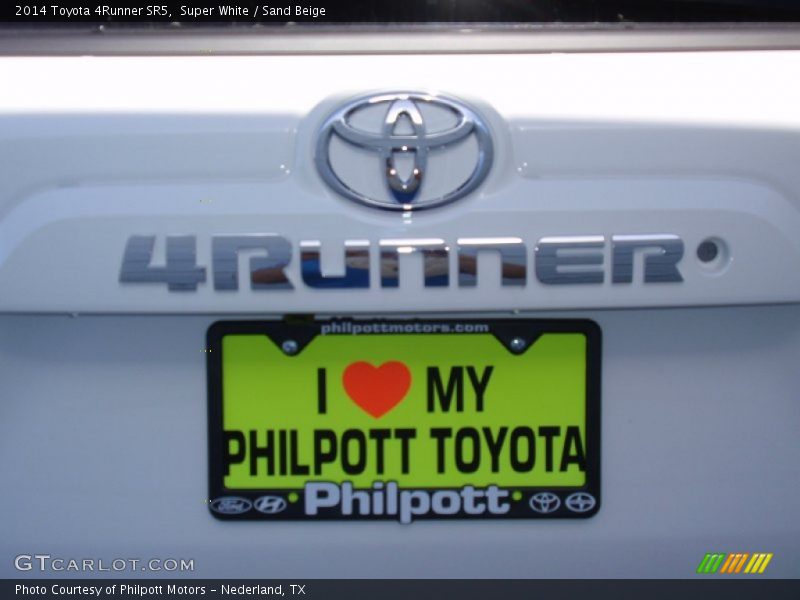 Super White / Sand Beige 2014 Toyota 4Runner SR5