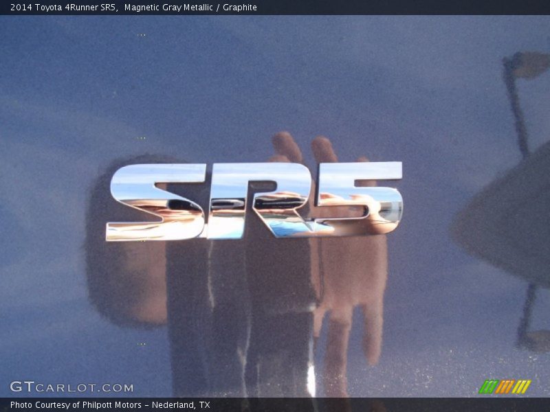 Magnetic Gray Metallic / Graphite 2014 Toyota 4Runner SR5