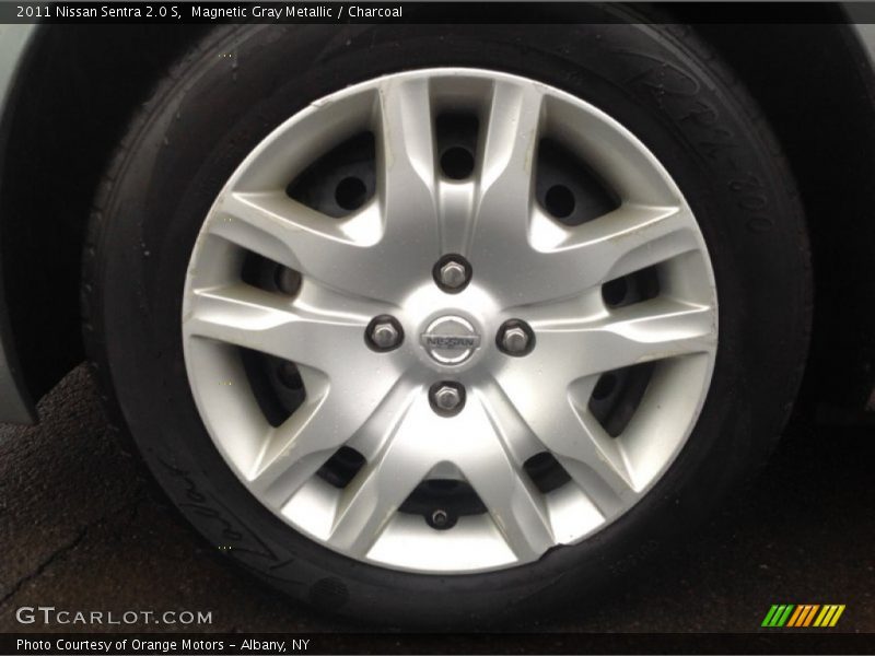 Magnetic Gray Metallic / Charcoal 2011 Nissan Sentra 2.0 S