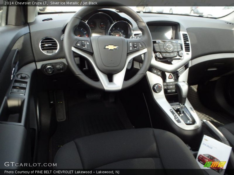 Silver Ice Metallic / Jet Black 2014 Chevrolet Cruze LT