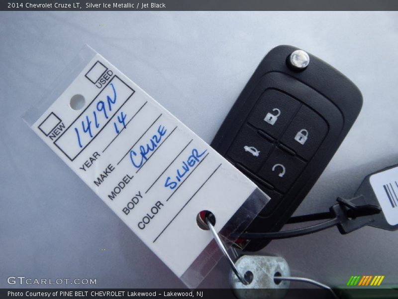Silver Ice Metallic / Jet Black 2014 Chevrolet Cruze LT