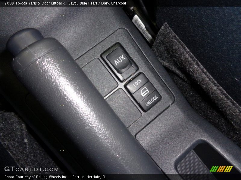 Bayou Blue Pearl / Dark Charcoal 2009 Toyota Yaris 5 Door Liftback