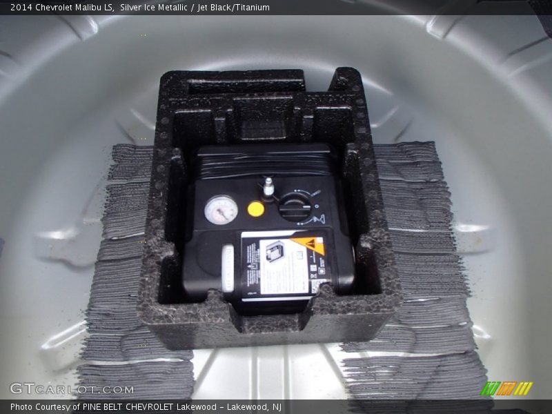 Silver Ice Metallic / Jet Black/Titanium 2014 Chevrolet Malibu LS