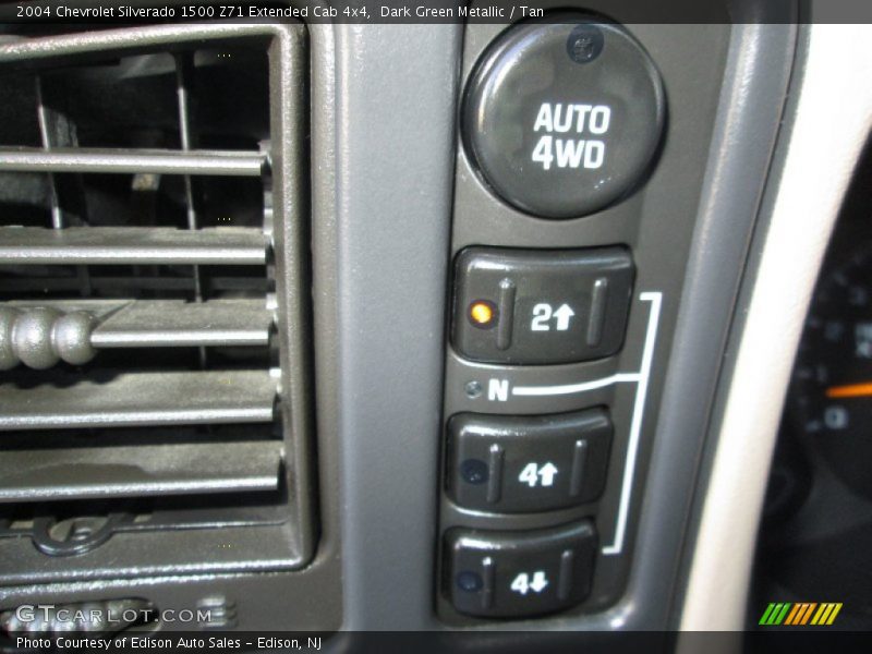 Controls of 2004 Silverado 1500 Z71 Extended Cab 4x4