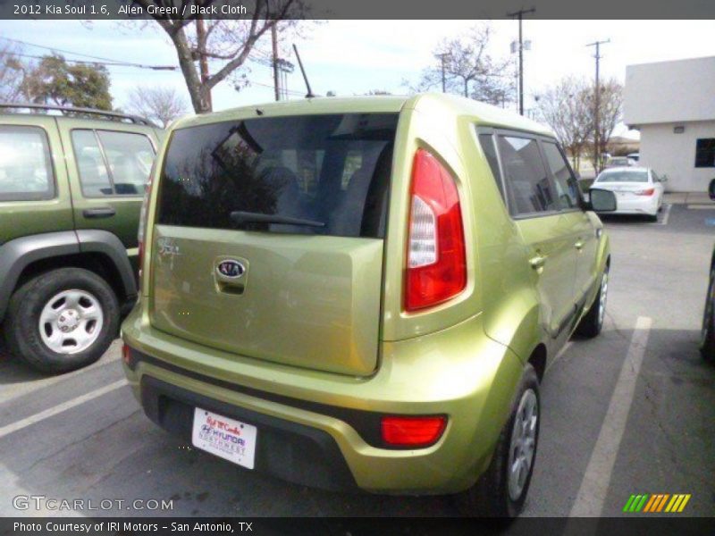 Alien Green / Black Cloth 2012 Kia Soul 1.6