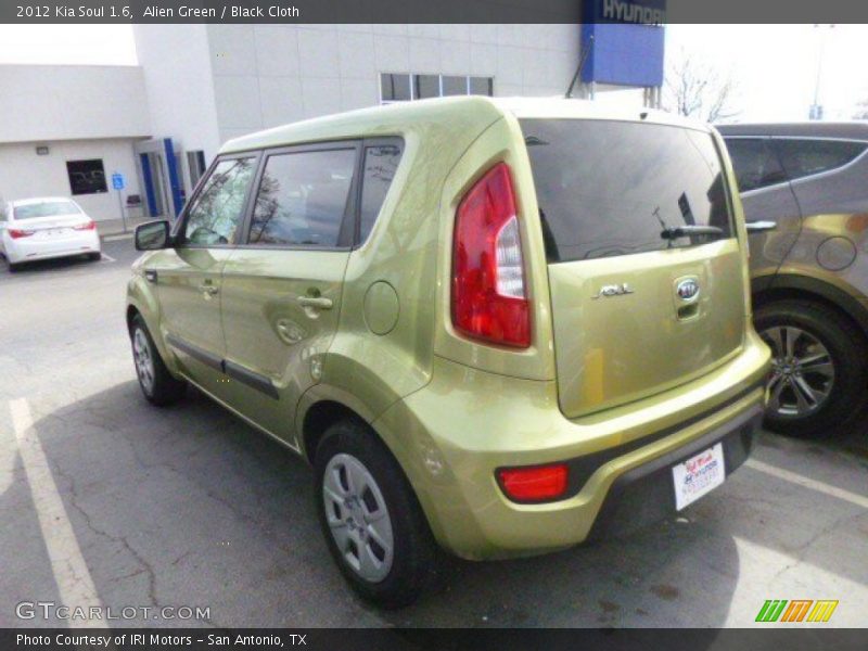Alien Green / Black Cloth 2012 Kia Soul 1.6