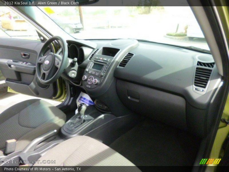 Alien Green / Black Cloth 2012 Kia Soul 1.6