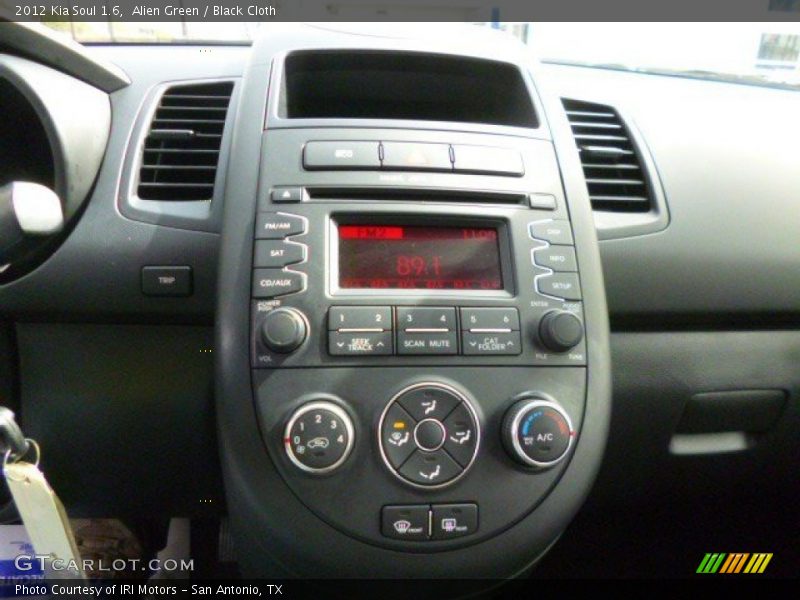 Alien Green / Black Cloth 2012 Kia Soul 1.6