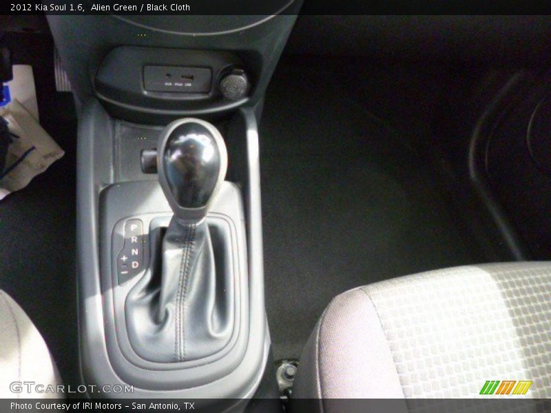 Alien Green / Black Cloth 2012 Kia Soul 1.6