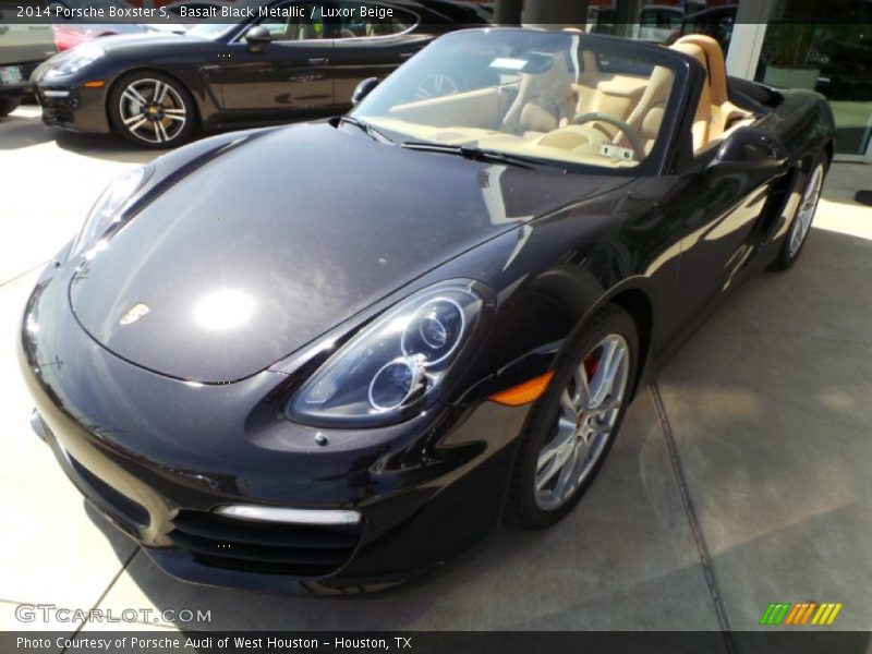 Front 3/4 View of 2014 Boxster S