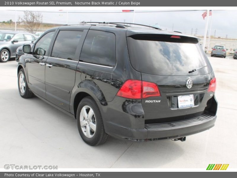 Nocturne Black Metallic / Ceylon Beige 2010 Volkswagen Routan SEL Premium