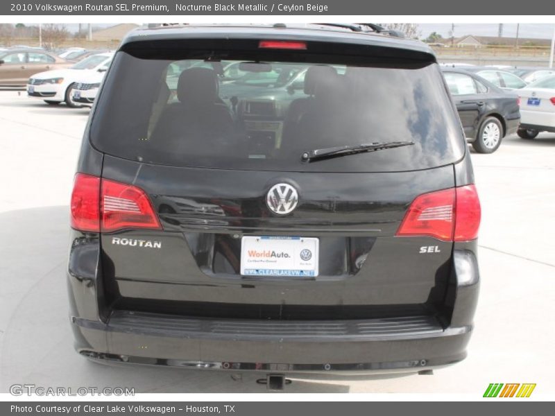 Nocturne Black Metallic / Ceylon Beige 2010 Volkswagen Routan SEL Premium