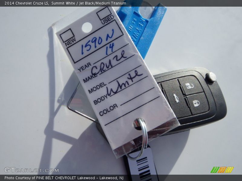 Summit White / Jet Black/Medium Titanium 2014 Chevrolet Cruze LS