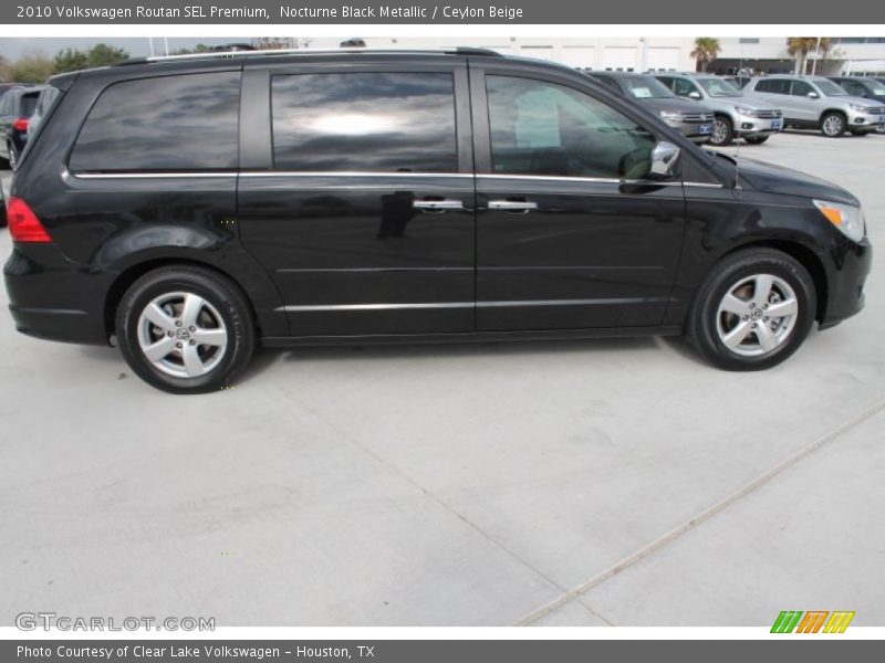 Nocturne Black Metallic / Ceylon Beige 2010 Volkswagen Routan SEL Premium