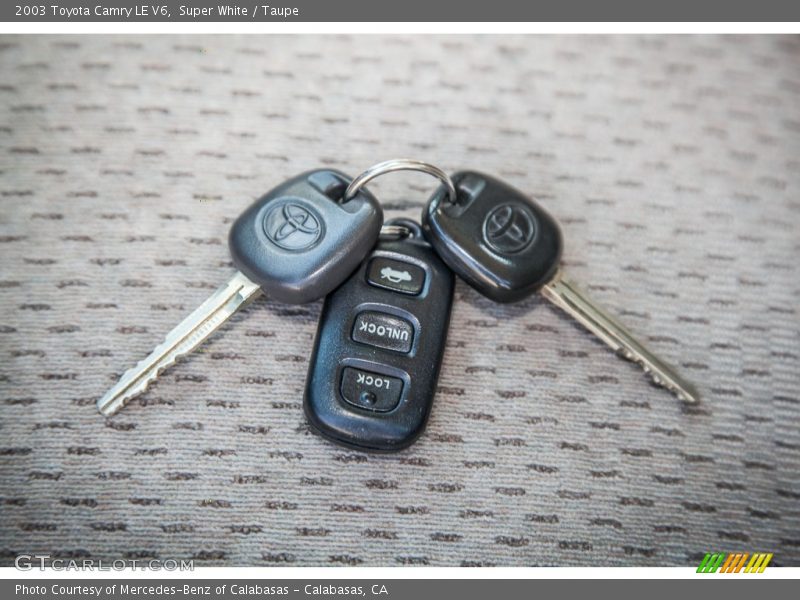 Keys of 2003 Camry LE V6