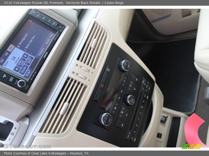 Nocturne Black Metallic / Ceylon Beige 2010 Volkswagen Routan SEL Premium