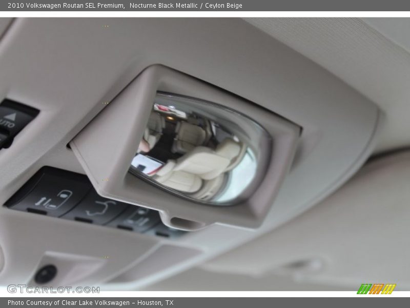 Nocturne Black Metallic / Ceylon Beige 2010 Volkswagen Routan SEL Premium
