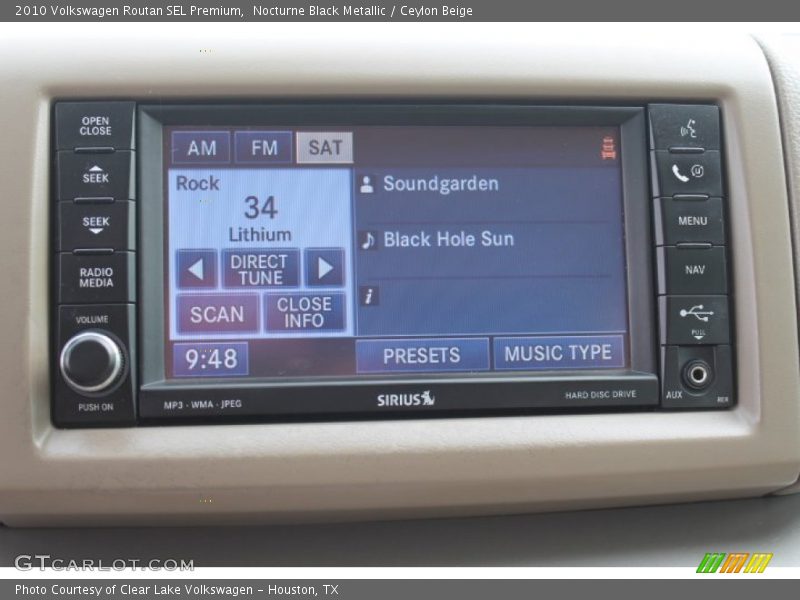 Nocturne Black Metallic / Ceylon Beige 2010 Volkswagen Routan SEL Premium
