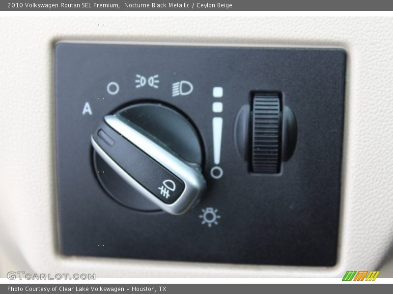 Nocturne Black Metallic / Ceylon Beige 2010 Volkswagen Routan SEL Premium