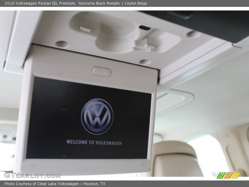 Nocturne Black Metallic / Ceylon Beige 2010 Volkswagen Routan SEL Premium