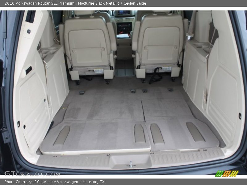  2010 Routan SEL Premium Trunk
