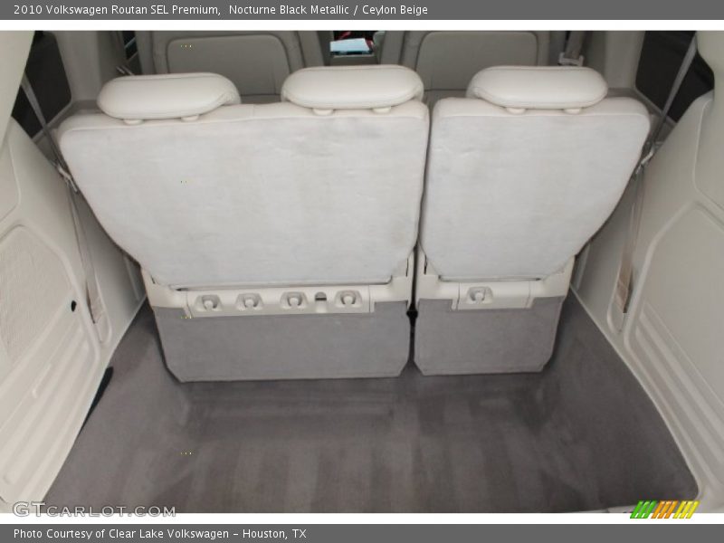 Nocturne Black Metallic / Ceylon Beige 2010 Volkswagen Routan SEL Premium