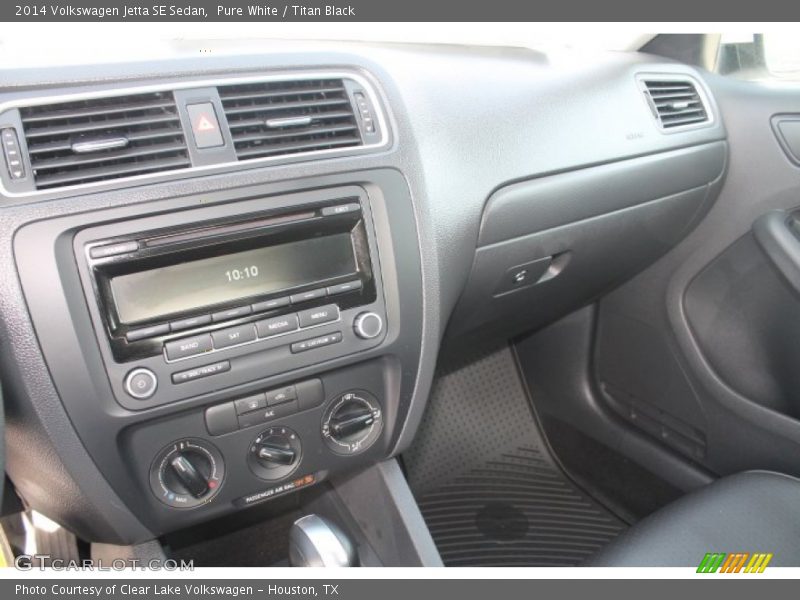 Pure White / Titan Black 2014 Volkswagen Jetta SE Sedan