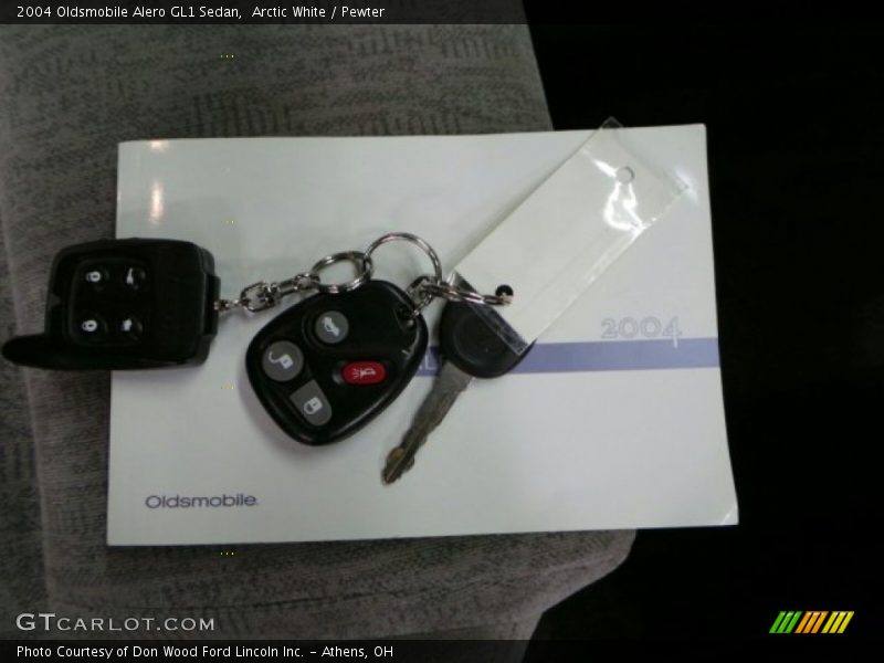 Arctic White / Pewter 2004 Oldsmobile Alero GL1 Sedan