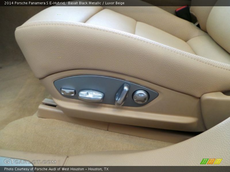 Controls of 2014 Panamera S E-Hybrid