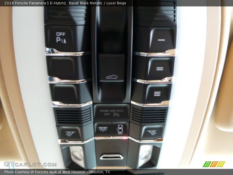 Controls of 2014 Panamera S E-Hybrid