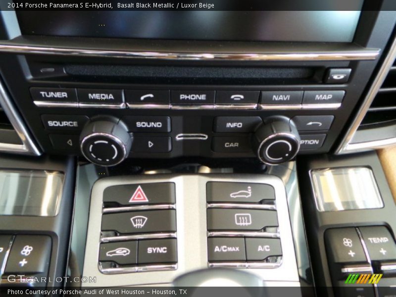 Controls of 2014 Panamera S E-Hybrid