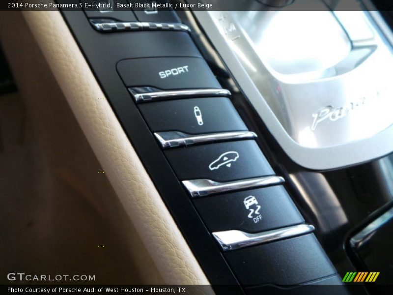 Controls of 2014 Panamera S E-Hybrid