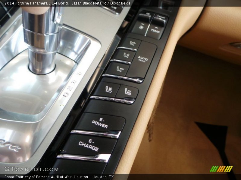 Controls of 2014 Panamera S E-Hybrid