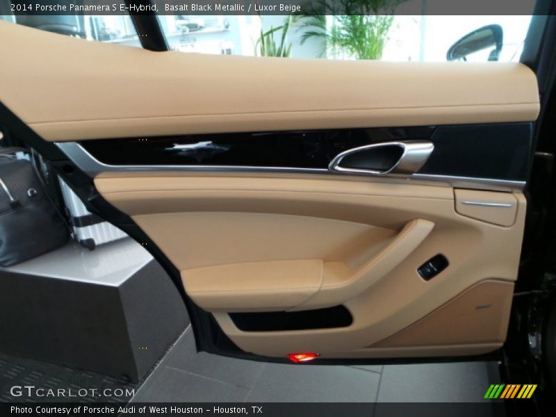 Door Panel of 2014 Panamera S E-Hybrid