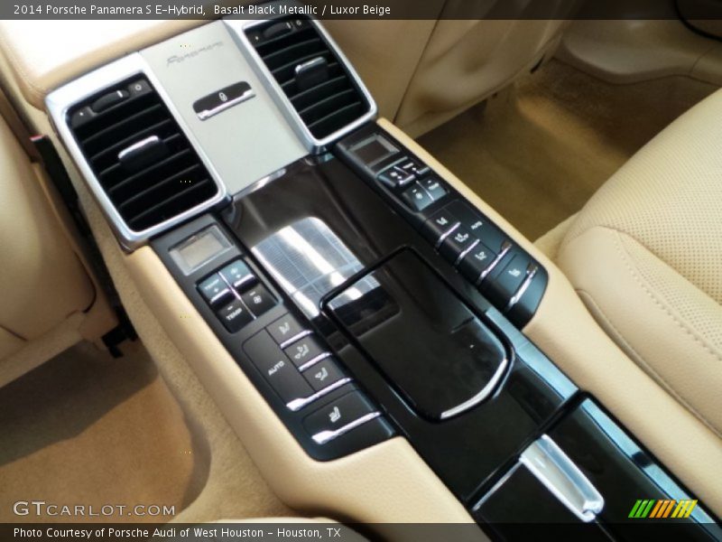 Controls of 2014 Panamera S E-Hybrid