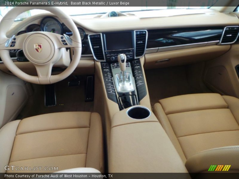 Dashboard of 2014 Panamera S E-Hybrid