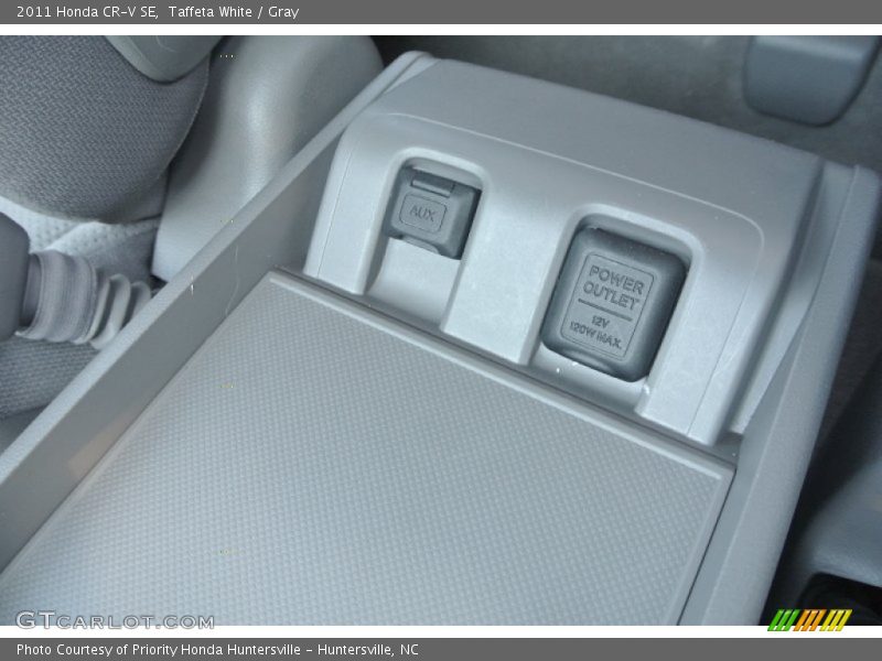 Taffeta White / Gray 2011 Honda CR-V SE