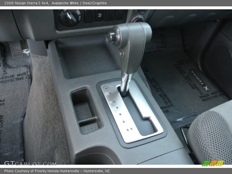 Avalanche White / Steel/Graphite 2006 Nissan Xterra S 4x4