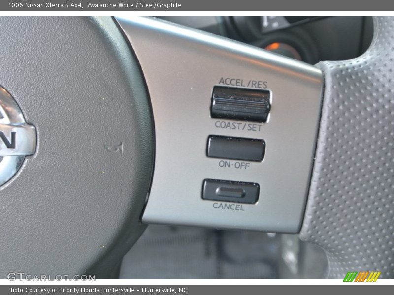 Avalanche White / Steel/Graphite 2006 Nissan Xterra S 4x4