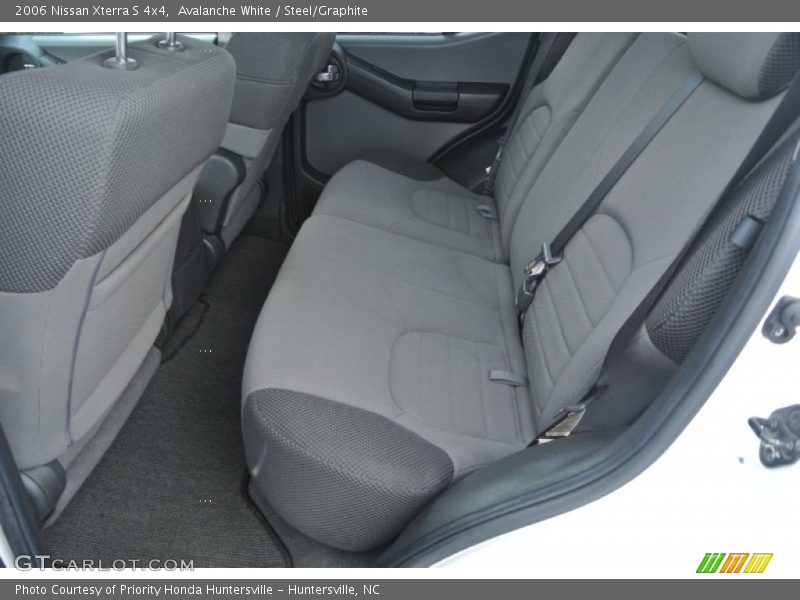 Avalanche White / Steel/Graphite 2006 Nissan Xterra S 4x4
