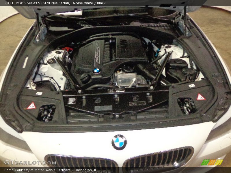 Alpine White / Black 2011 BMW 5 Series 535i xDrive Sedan