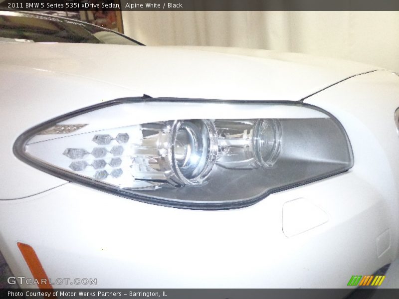 Alpine White / Black 2011 BMW 5 Series 535i xDrive Sedan