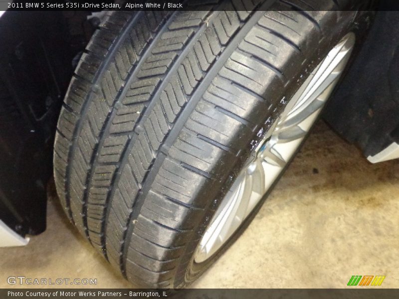 Alpine White / Black 2011 BMW 5 Series 535i xDrive Sedan