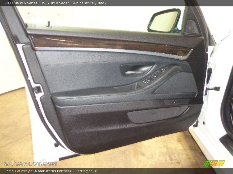 Alpine White / Black 2011 BMW 5 Series 535i xDrive Sedan